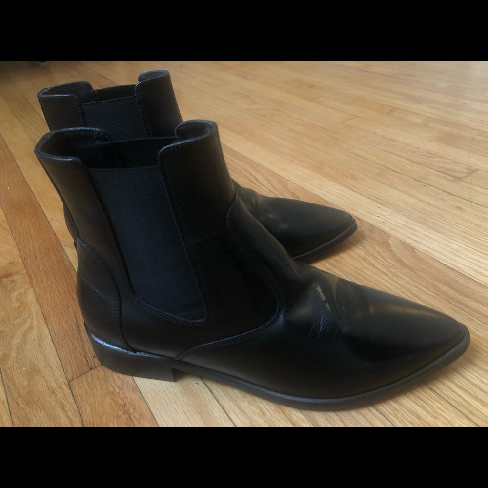BRAND NEW BARNEYS NEW YORK 100% leather boots